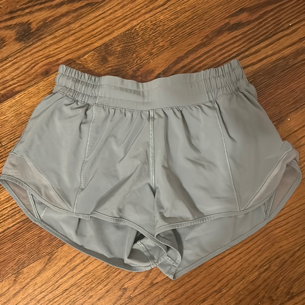 lululemon size 4 hotty hot shorts